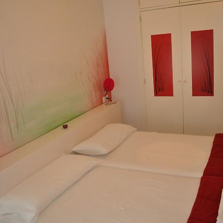 Apartamentos La Casa Pintada Caces الغرفة الصورة